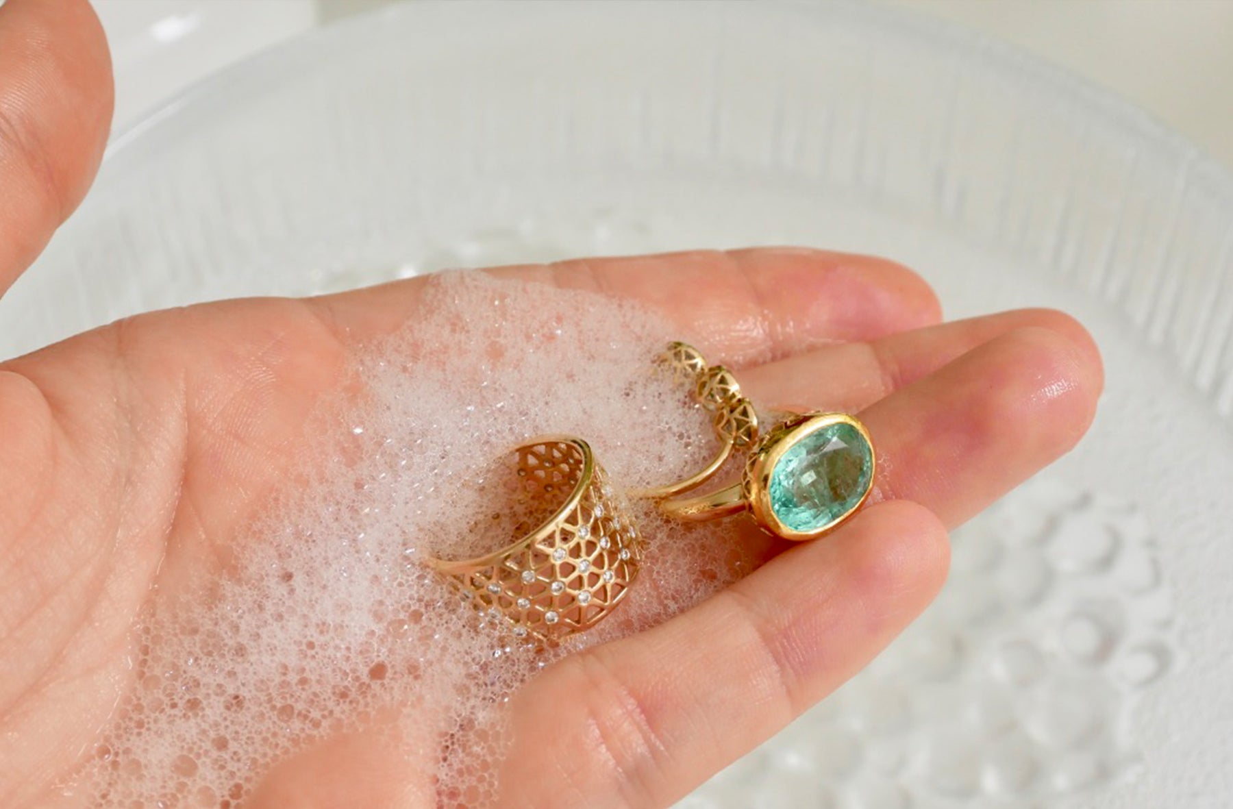 L'or se ternit-il ? Comment nettoyer vos bijoux en or?